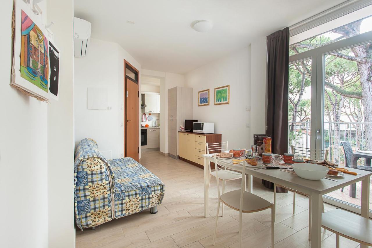 Hotel Residence Jamaica Milano Marittima Bagian luar foto