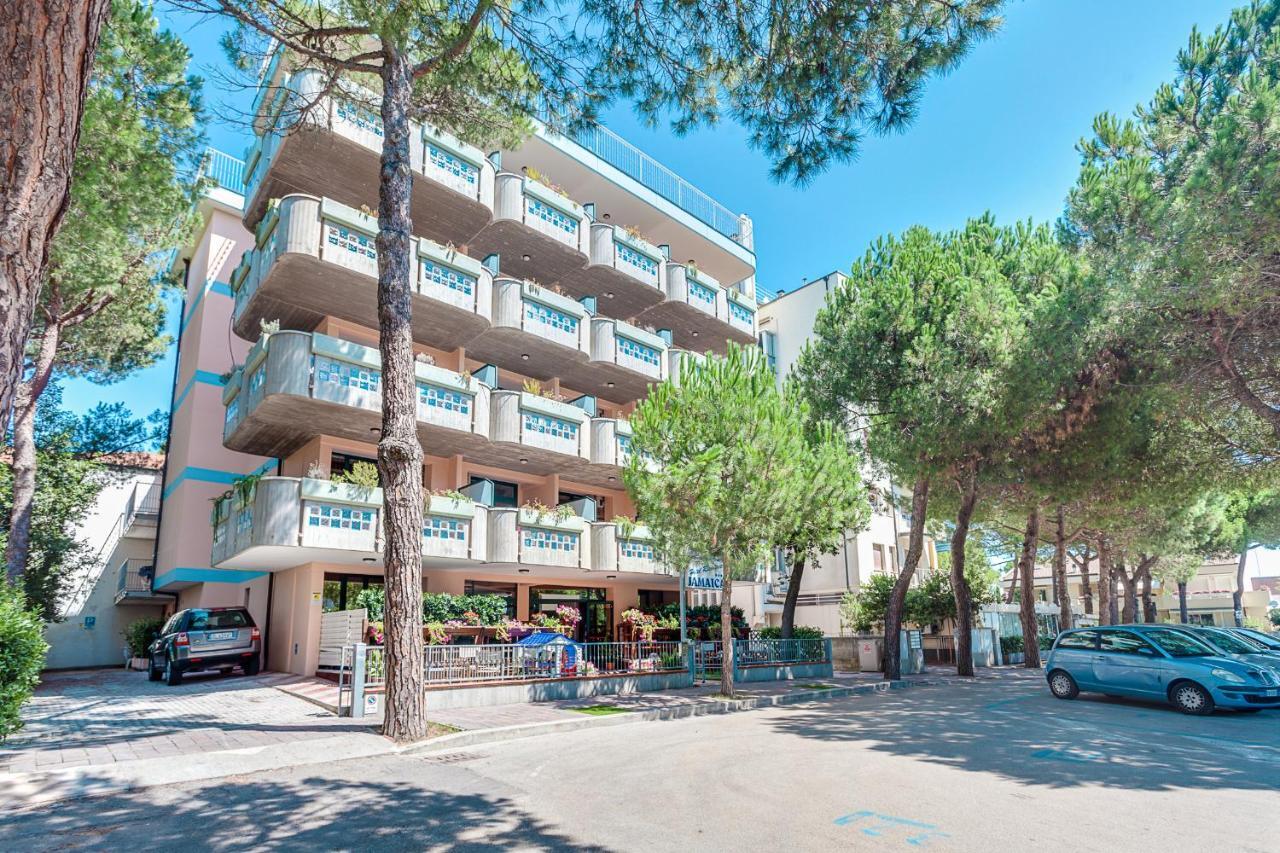 Hotel Residence Jamaica Milano Marittima Bagian luar foto